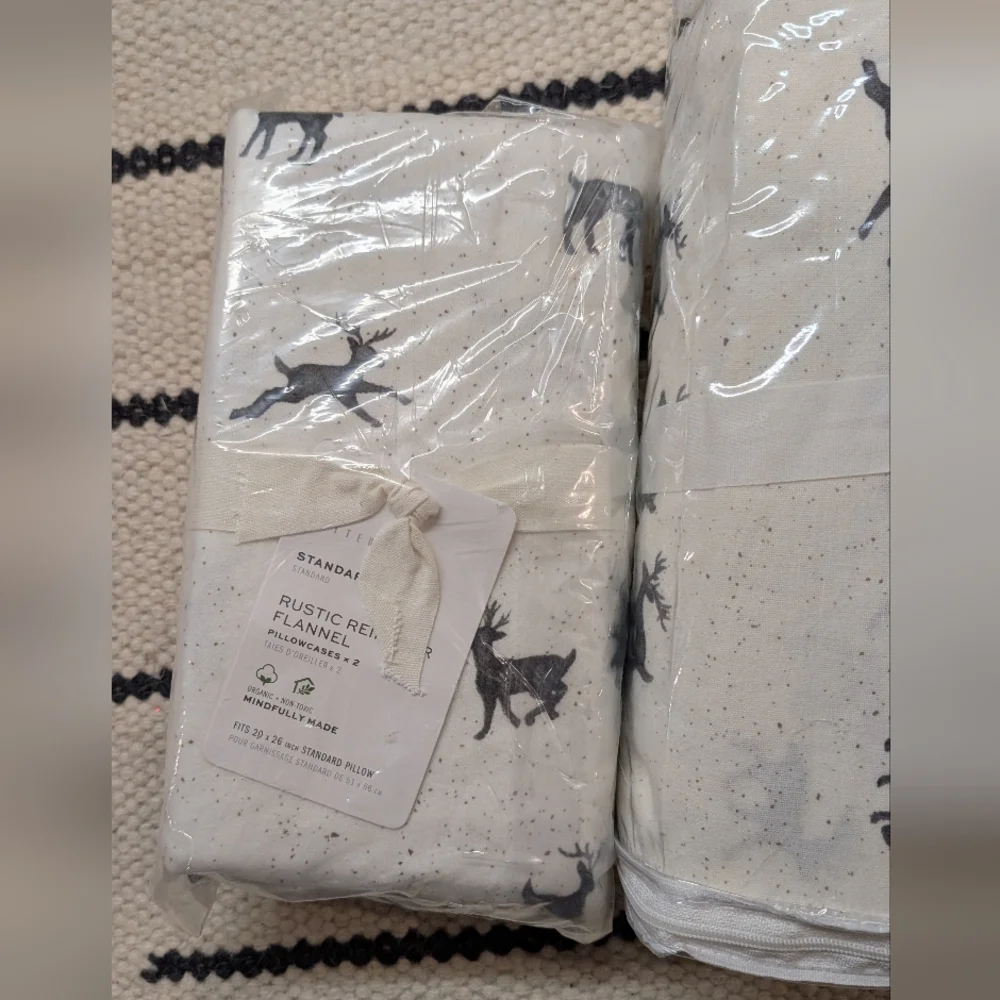 NWT Pottery Barn Rustic Reindeer Cotton Flannel Standard Pillowcases - Set of 2